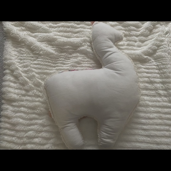Fluffy lama decor pillow - Picture 5 of 5